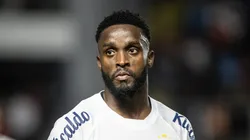 Steven Mendoza, atacante do Santos se torna alvo de protesto após rebaixamento