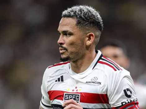 DECIDIDO! O martelo foi batido: Em live, Carlos Belmonte revela futuro de atacante