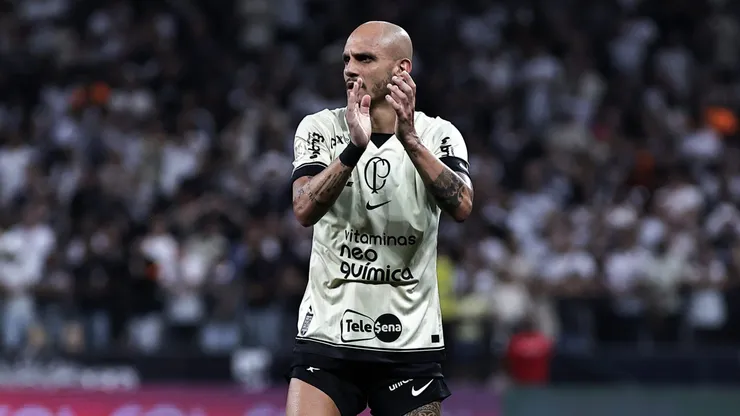 Foto: Fabio Giannelli/AGIF - Fábio Santos se aposentará no fim da temporada