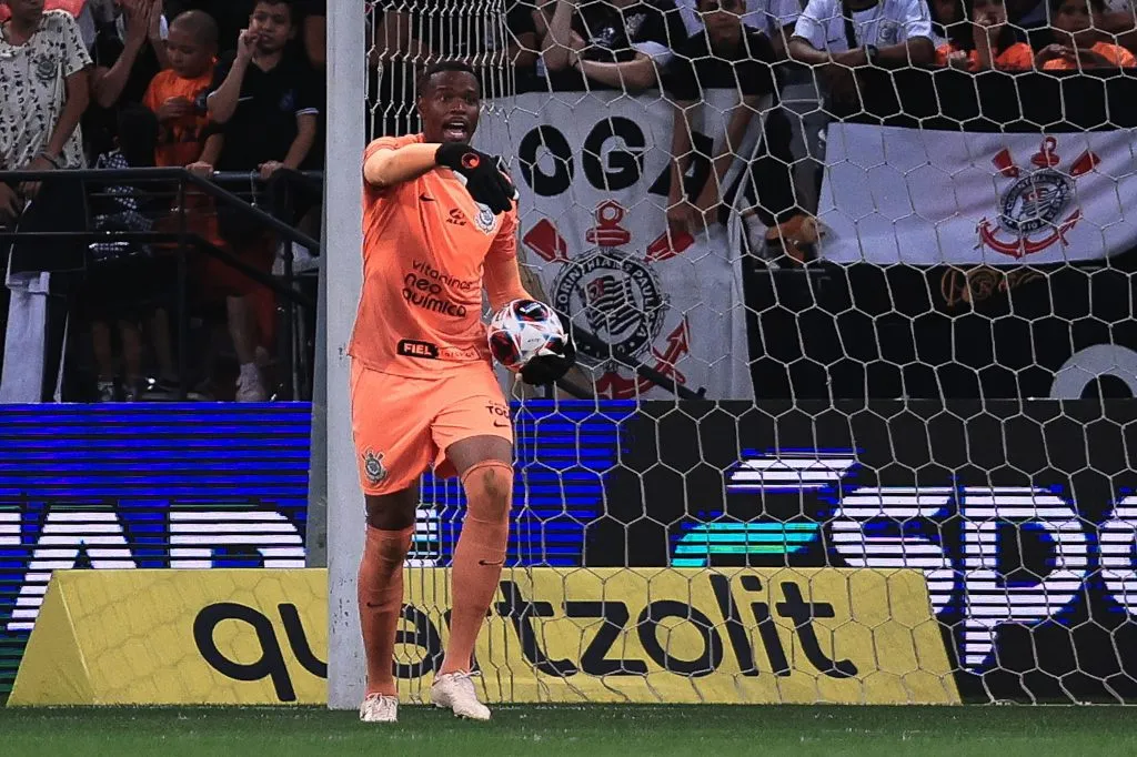 Carlos Miguel em campo. Foto: Ettore Chiereguini/AGIF