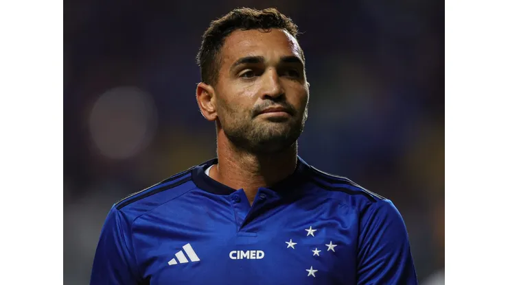 Gilberto, atacante do Cruzeiro, lamenta chance perdida durante partida contra o Nautico no estadio Independencia pelo campeonato Copa do Brasil 2023. Foto: Gilson Junio/AGIF