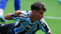 Camisa 10 vive seus últimos momentos no Grêmio - Foto: Maxi Franzoi/AGIF.