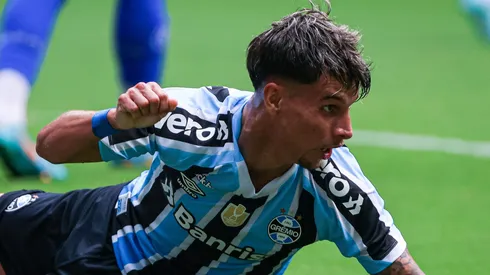 Camisa 10 vive seus últimos momentos no Grêmio - Foto: Maxi Franzoi/AGIF.