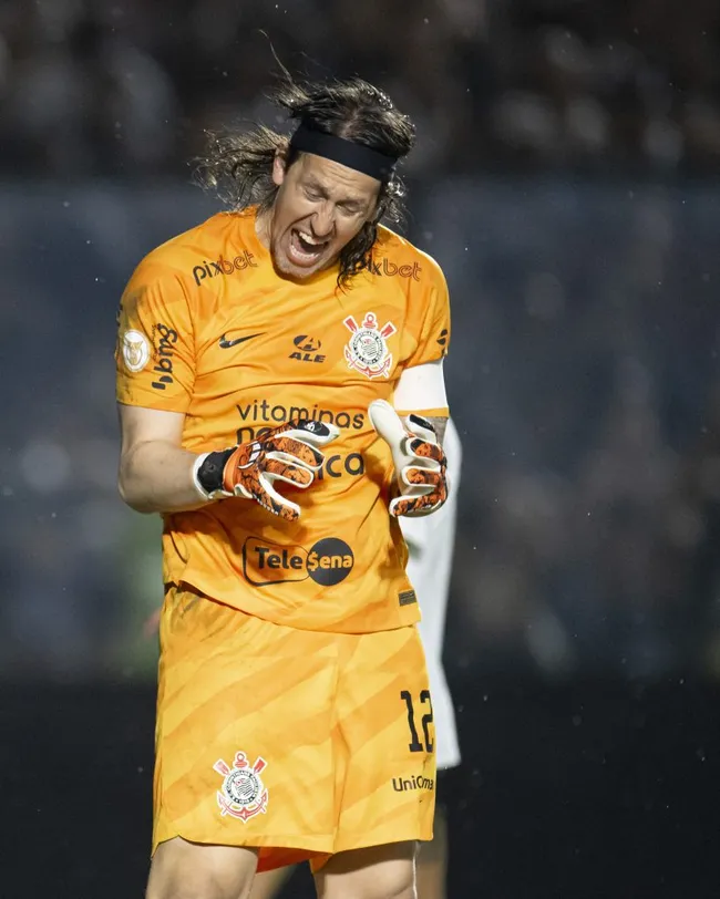 Cássio, goleiro do Corinthians, durante partida contra o Vasco no estádio São Januário pelo campeonato Brasileiro A 2023. Foto: Jorge Rodrigues/AGIF
