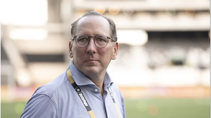 John Textor, mandatário do Botafogo pode fazer a equipe elevar punição severa