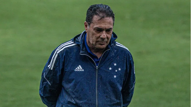 Ex-técnico do Cruzeiro teve participação especial em uma situação - Foto: Celio Junior/AGIF.
