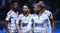 Jogadores do Flamengo durante partida - Foto: Ettore Chiereguini/AGIF