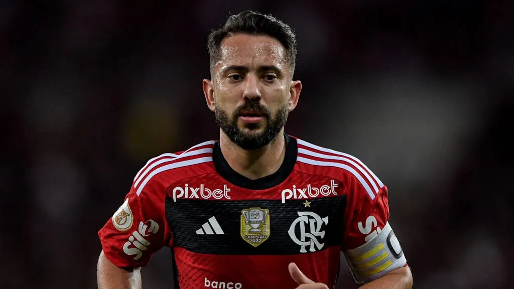Everton Ribeiro em ação pelo Flamengo