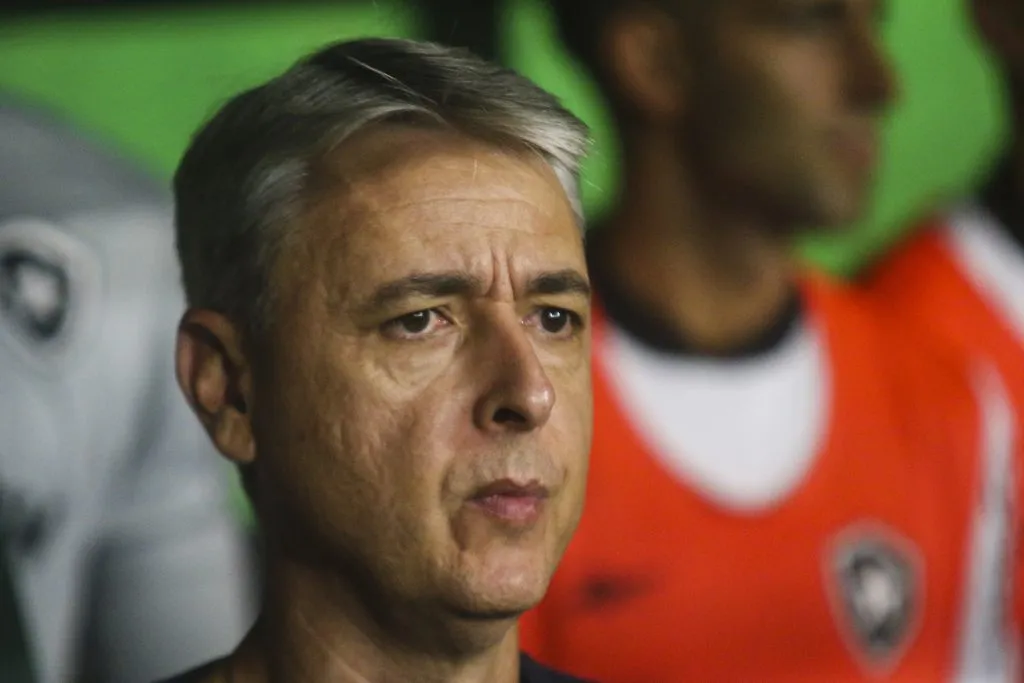 Tiago Nunes tecnico do Coritiba durante partida contra o Botafogo no estadio Couto Pereira pelo campeonato Brasileiro A 2023. Gabriel Machado/AGIF
