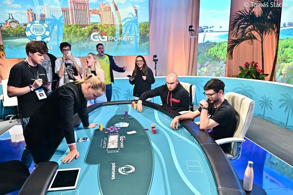 Heads-up WSOP (Foto: Tomas Stacha/WSOP)