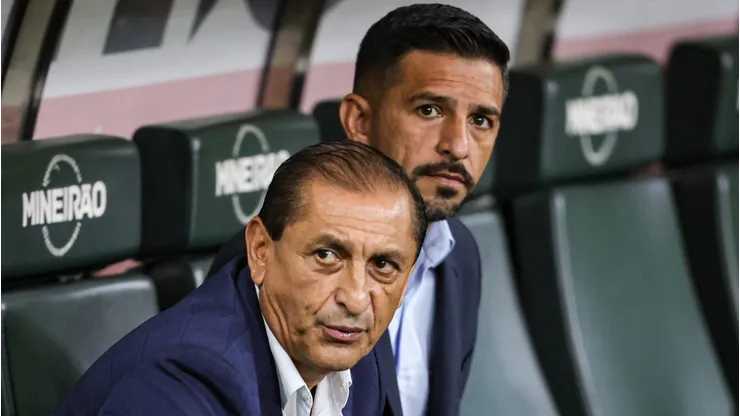 Ramón Díaz e Emiliano conseguiram trazer o Vasco para a briga. Foto: Gilson Lobo/AGIF