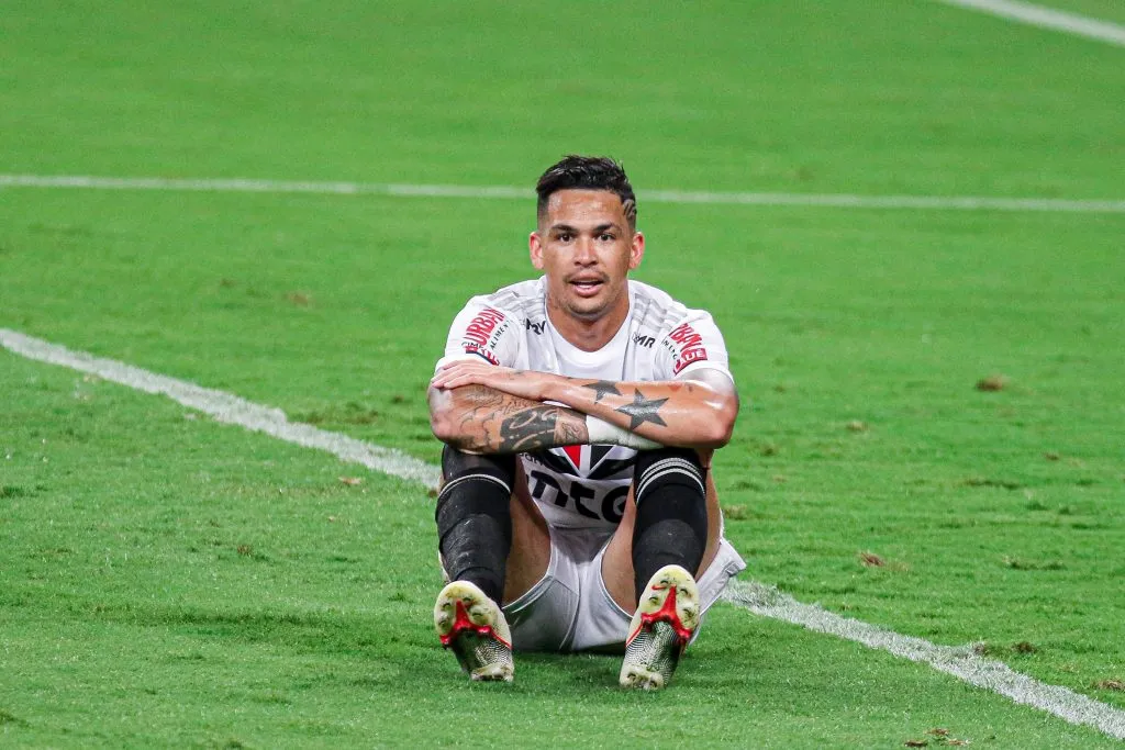 Luciano em campo pelo São Paulo, em 2020: queda vertiginosa do Tricolor na reta final deixou cicatrizes Foto: Fernando Alves/AGIF
