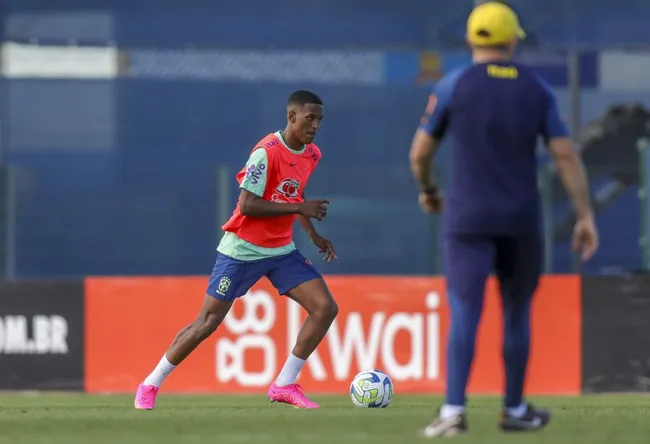 Robert Renan, realiza mais um dia de treinamento, em Barcelona, Espanha, pelo Brasil – Foto: Joilson Marconne / CBF