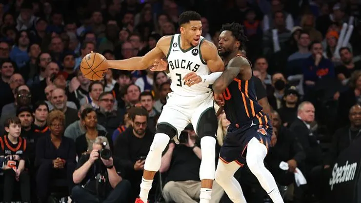 Giannis Antetokounmpo contra Julius Randle: duelo irá se repetir nesta terça (5)