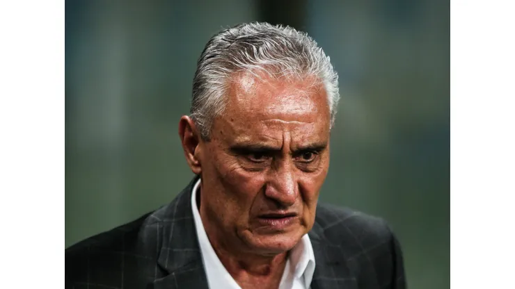 Tite, técnico do Flamengo, durante partida contra o Gremio no estadio Arena do Gremio pelo campeonato Brasileiro A 2023. Foto: Giancarlo Santorum/AGIF