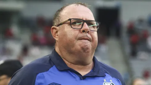 PR - CURITIBA - 03/12/2023 - BRASILEIRO A 2023, ATHLETICO-PR X SANTOS - Marcelo Fernandes tecnico do Santos durante partida contra o Athletico-PR no estadio Arena da Baixada pelo campeonato Brasileiro A 2023. Foto: Gabriel Machado/AGIF