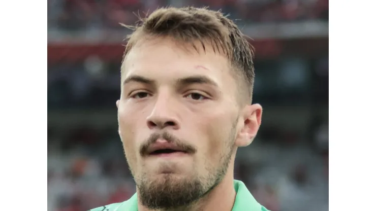 Gabriel Grando, goleiro do Grêmio, antes da partida contra o Athletico-PR no estadio Arena da Baixada pelo campeonato BRASILEIRO A 2023. Foto: Robson Mafra/AGIF