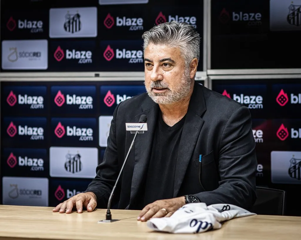 Alexandre Gallo, coordenador de futebol do Santos.  Fotos: Raul Baretta/ Santos FC.