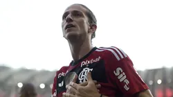 Filipe Luis jogador do Flamengo se despede da torcida apos partida contra o Cuiaba no estadio Maracana pelo campeonato Brasileiro A 2023. Alexandre Loureiro/AGIF