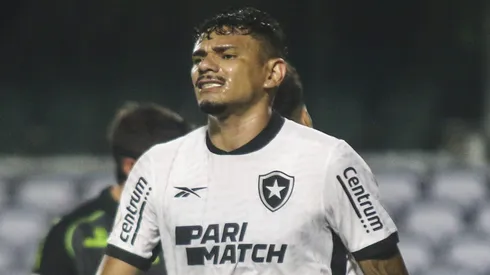 Tiquinho Soares pelo Botafogo perdeu o título. Foto: Gabriel Machado/AGIF