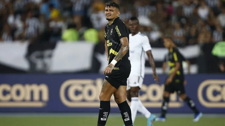 RIO DE JANEIRO, BRAZIL - DECEMBER 3: Tiquinho Soares of Botafogo reacts during the match between Botafogo and Cruzeiro as part of Brasileirao 2023 at Estadio Olimpico Nilton Santos on December 3, 2023 in Rio de Janeiro, Brazil. (Photo by Wagner Meier/Getty Images)
