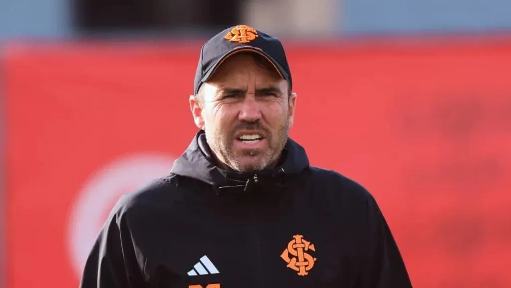 Foto: Ricardo Duarte/Internacional - Eduardo Coudet comandando treino do Internacional para o Brasileirão