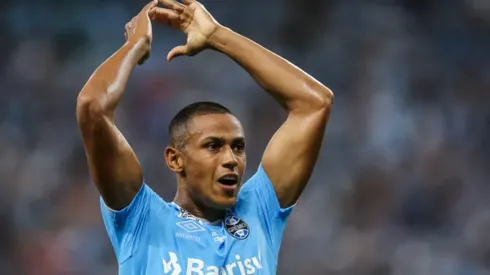 Foto: Pedro H. Tesch/AGIF - Bruno Alves em partida pelo Grêmio