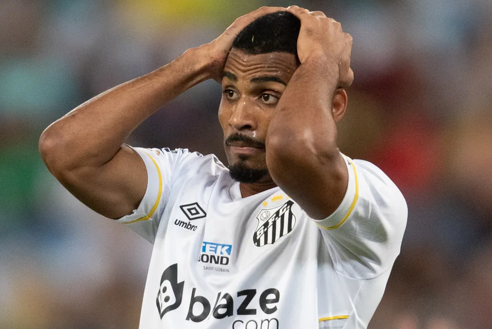 Joaquim está fora da rodada decisiva. Será que o Peixe vai sentir a falta do xerife? Foto: Gil Gomes/AGIF