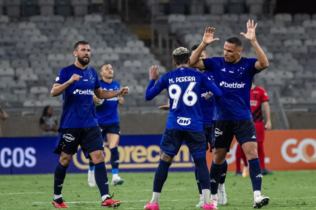 Matheus Pereira jogador do Cruzeiro comemora seu gol durante partida contra o Athletico-PR no estadio Mineirao pelo campeonato Brasileiro A 2023. Foto: Fernando Moreno/AGIF