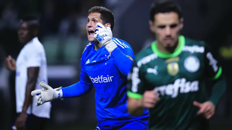 Rafael goleiro do Cruzeiro durante partida contra o Palmeiras no estadio Arena Allianz Parque pelo campeonato Brasileiro A 2023. Foto: Ettore Chiereguini/AGIF