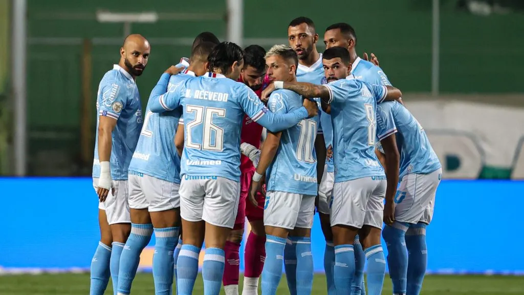 Jogadores do Bahia durante entrada em campo para partida contra o América-MG no estádio Independência pelo Campeonato Brasileiro A - Foto: Gilson Lobo/AGIF