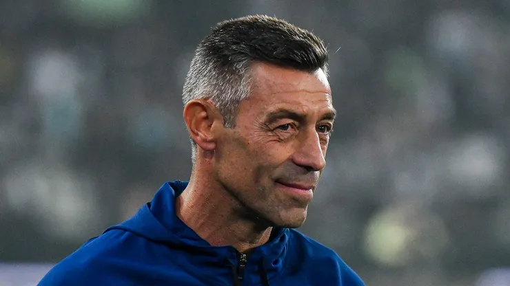 Pedro Caixinha é um dos nomes citados no Palmeiras - Foto: Thiago Ribeiro/AGIF.