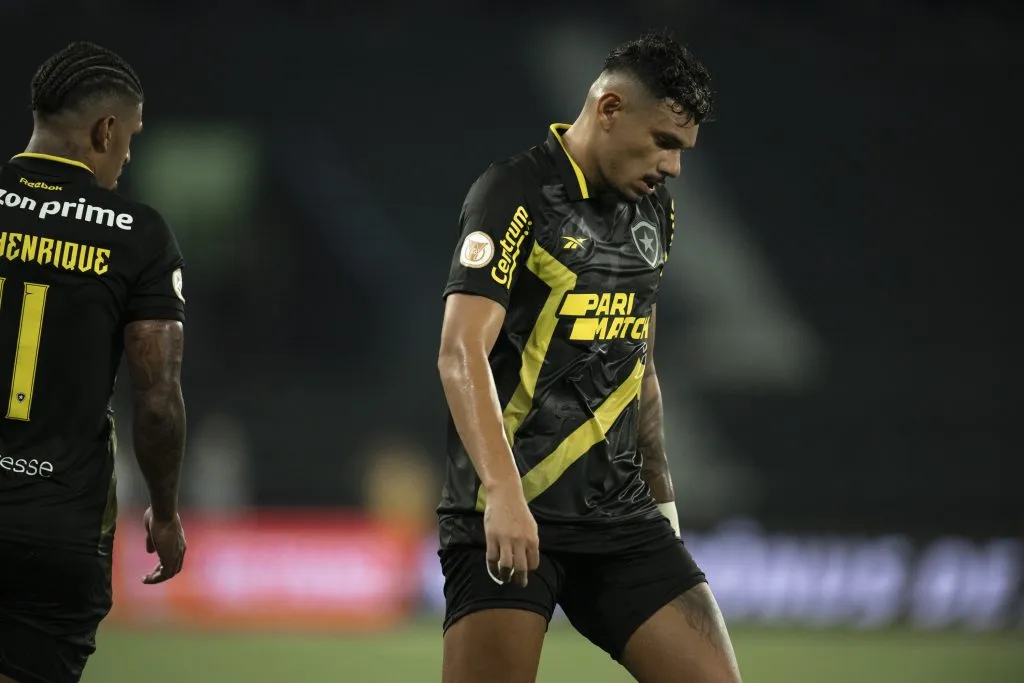 O Botafogo não tem mais chances de ser campeão na rodada final, mas Tiquinho vai buscar a artilharia se fizer três gols diante do Internacional. Ainda dá? Foto: Jorge Rodrigues/AGIF