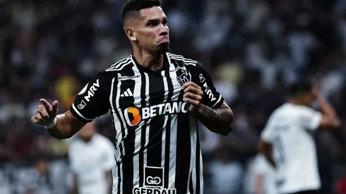 Paulinho cresceu muito no segundo turno e foi o motorzinho do Atlético Mineiro. Na foto, o Galo duela com o Corinthians na Neo Química Arena (Foto: Fabio Giannelli/AGIF)