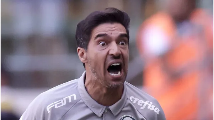 Abel Ferreira, comanda o Palmeiras - Foto: Alexandre Schneider/Getty Images)