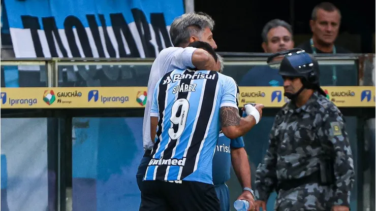 Renato Gaucho e Luis Suárez em sua despedida do Grêmio. Foto: Maxi Franzoi/AGIF