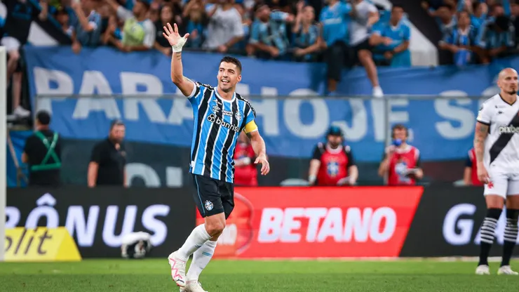 Foto: Maxi Franzoi/AGIF - Suárez se despediu da torcida do Grêmio