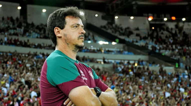 Técnico Fernando Diniz comandando o Fluminense – Foto: Mailson Santana/Fluminense