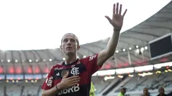 Filipe Luis jogador do Flamengo se despede da torcida apos partida contra o Cuiaba no estadio Maracana pelo campeonato Brasileiro A 2023. Foto: Alexandre Loureiro/AGIF