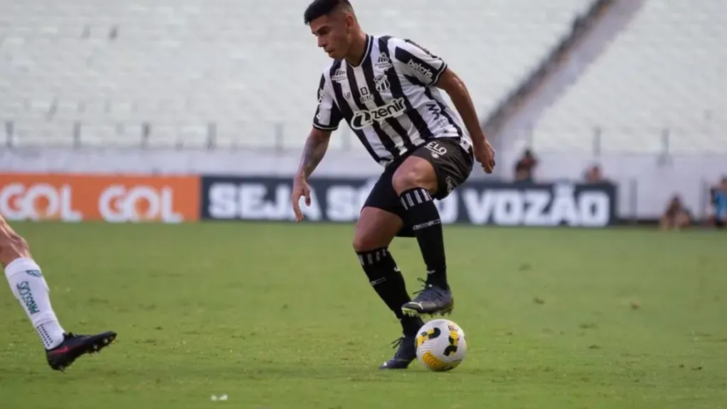 Foto: Divulgação/Ceará SC – David Ricardo em partida pelo Ceará