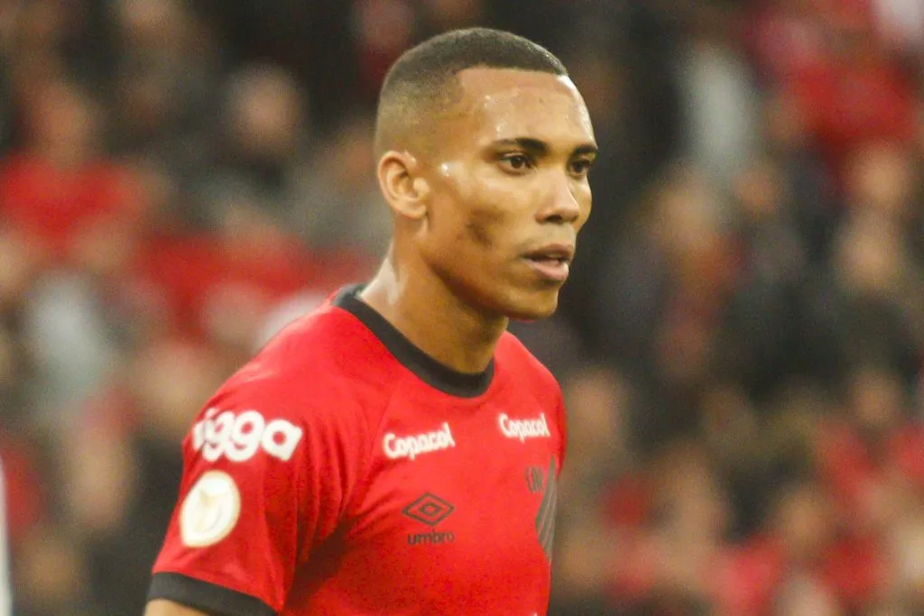 P Madson jogador do Athletico-PR durante partida contra o Cruzeiro no estadio Arena da Baixada pelo campeonato Brasileiro A 2023. Foto: Gabriel Machado/AGIF