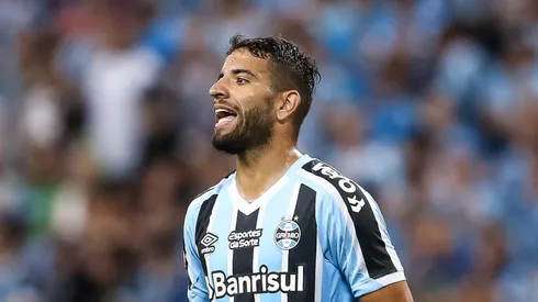 Pepê com a camisa do Imortal. Foto: Pedro H. Tesch/AGIF