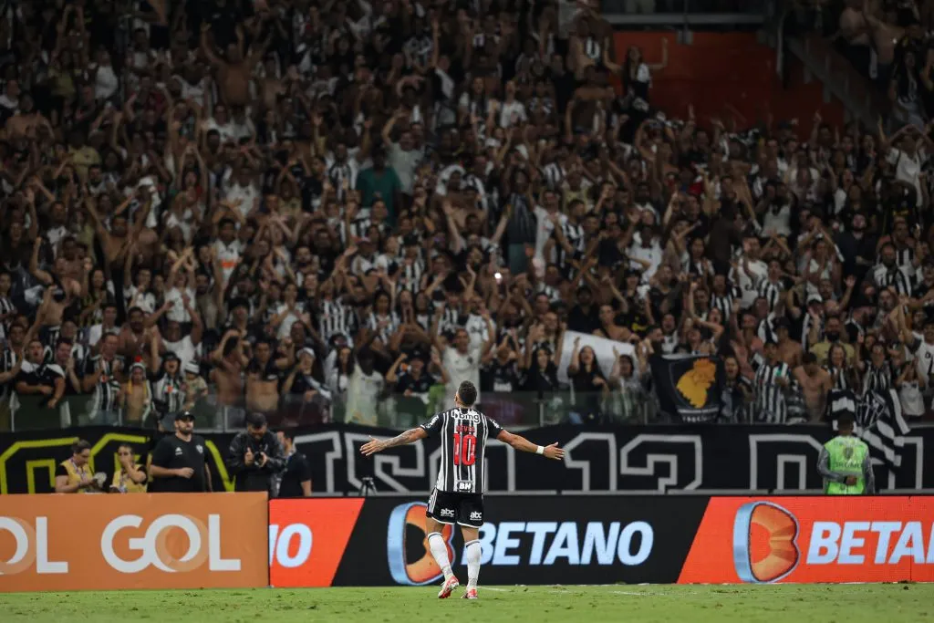 Paulinho jogador do Atletico-MG comemora seu gol durante partida contra o Sao Paulo no estadio Mineirao pelo campeonato Brasileiro A 2023. Foto: Gilson Lobo/AGIF