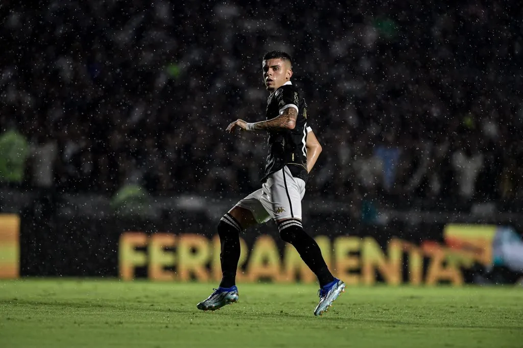 RJ – RIO DE JANEIRO – 28/11/2023 – BRASILEIRO A 2023, VASCO X CORINTHIANS – Gabriel Pec jogador do Vasco durante partida contra o Corinthians no estadio Sao Januario pelo campeonato Brasileiro A 2023. Foto: Thiago Ribeiro/AGIF
