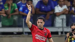 Vitor Roque comemorando contra o Cruzeiro. Foto: Gilson Lobo/AGIF