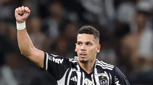 Paulinho jogador do Atletico-MG comemora seu gol durante partida contra o Sao Paulo no estadio Mineirao pelo campeonato Brasileiro A 2023. Gilson Lobo/AGIF