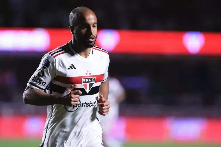 Lucas Moura se machuca no jogo contra o Atlético-MG – Foto: Rubens Chiri/São Paulo