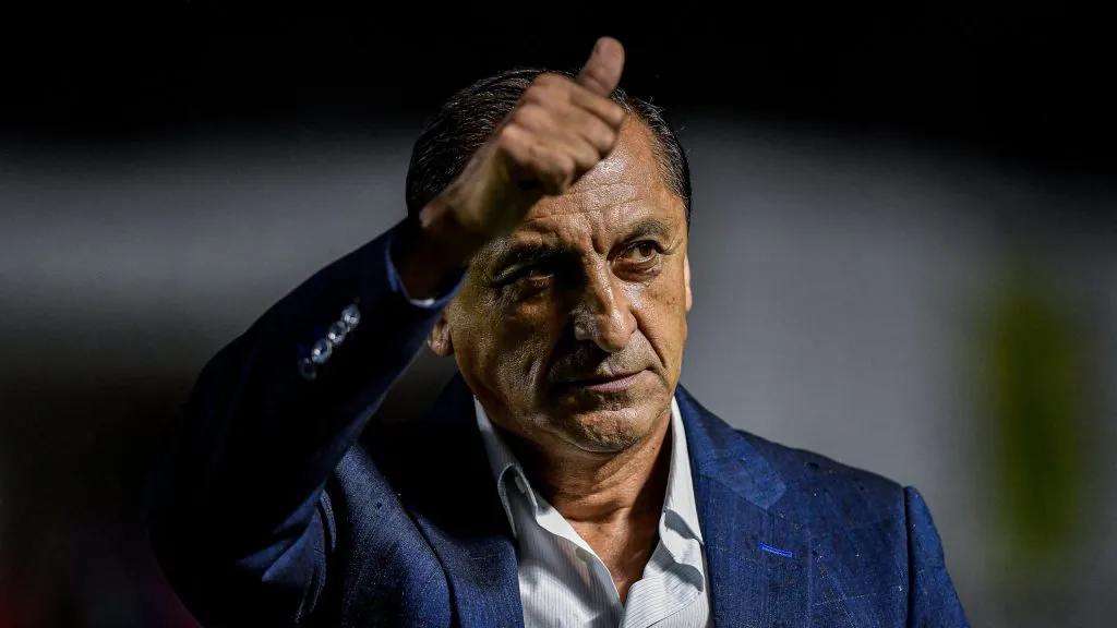 Ramón Diaz almeja livrar o Vasco do rebaixamento. Foto: Thiago Ribeiro/AGIF