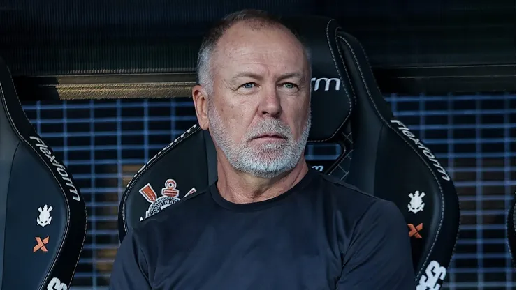 Mano Menezes do Corinthians durante partida contra o Internacional no estadio Arena Corinthians pelo campeonato Brasileiro A 2023. Fabio Giannelli/AGIF