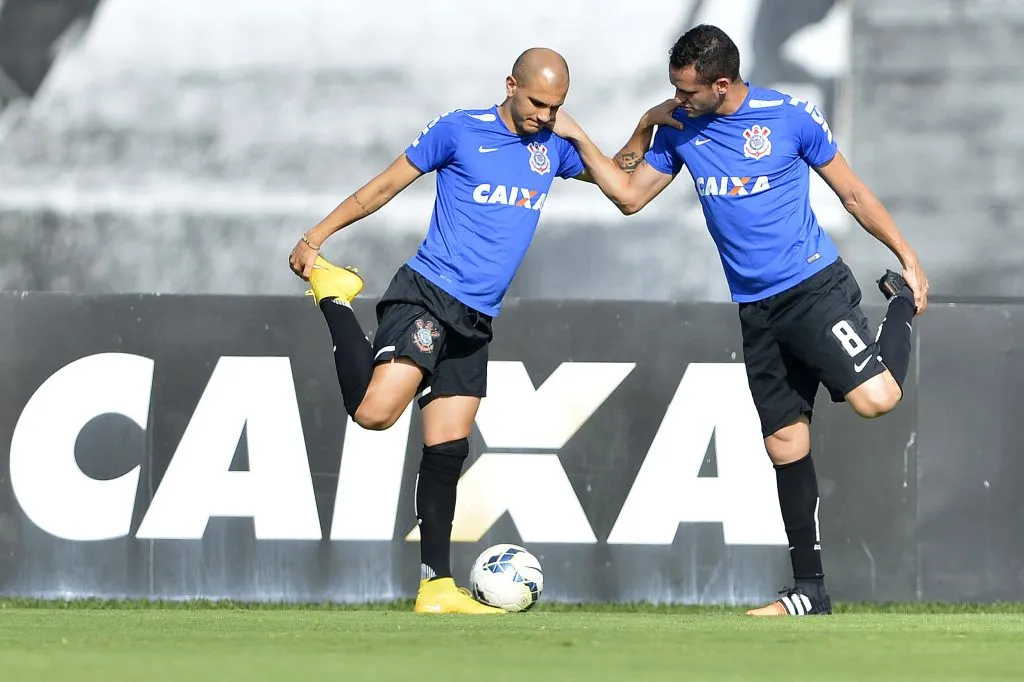 Foto: Mauro Horita/AGIF – Renato Augusto e Fábio Santos atuaram por muito tempo juntos